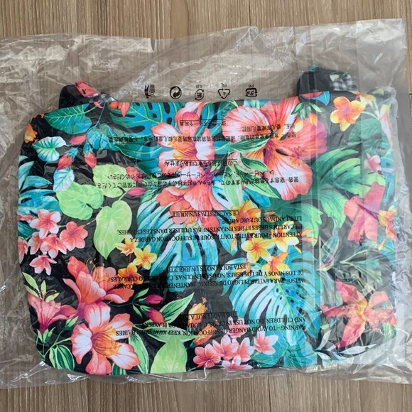 Tommy Bahama Fleur De Flora Reversible Tankini Swim Top in Black - Picture 6 of 8